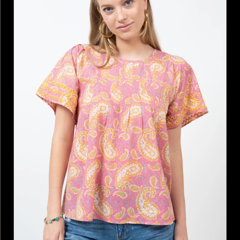 IVY JANE ZIG ZAG SLEEVE TOP - EUC